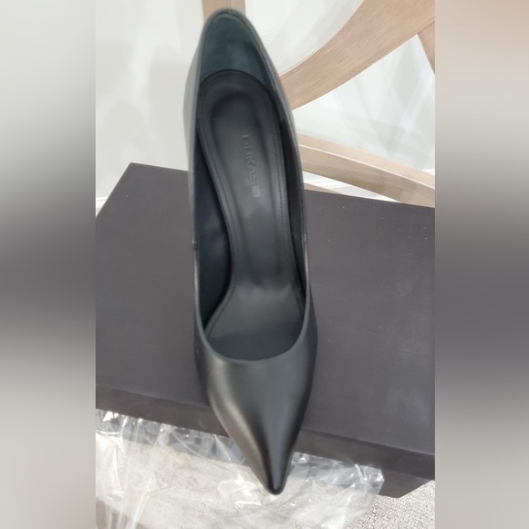 Authentic Dukas Pumps - Picture 2 of 5